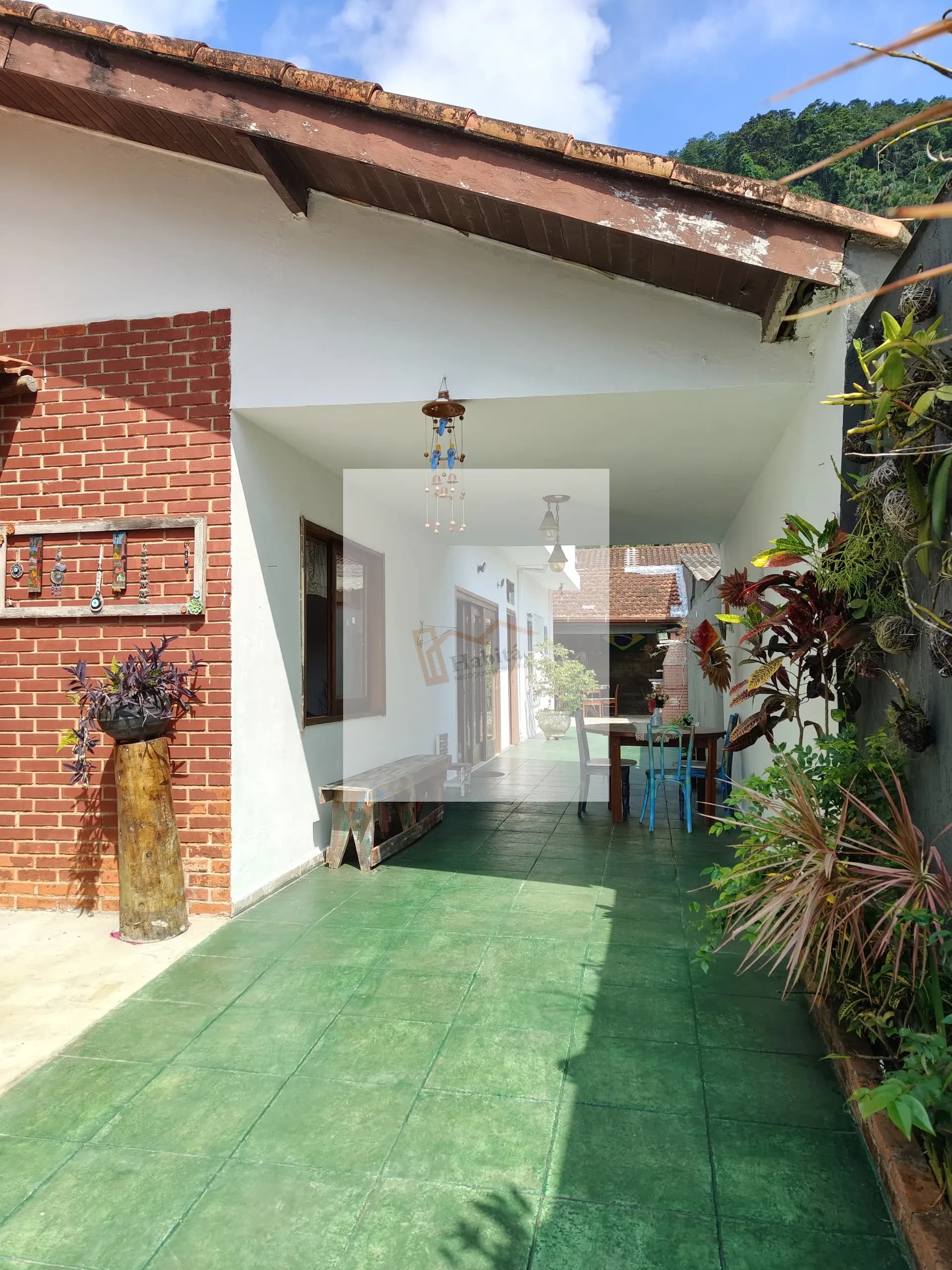 Casa no Jd. Guaiuba com 3 suítes 